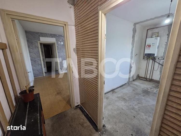 Apartament 2 camere semidecomandat zona Tudor Vladimirescu etaj 4 - 1