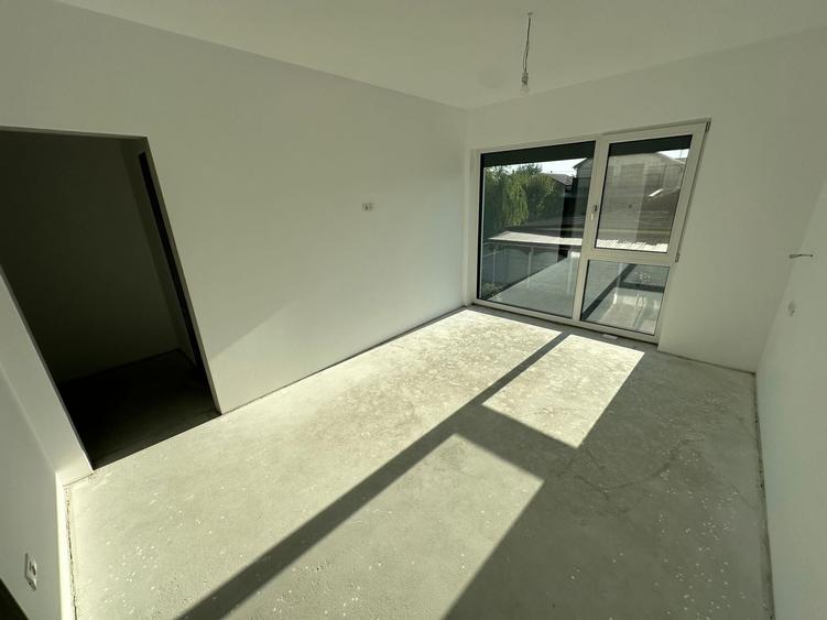 Duplex cu 5 camere cu Canalizare în Nord