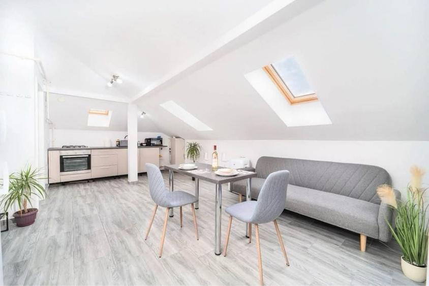 Apartament cu 2 camere decomandat în Giroc