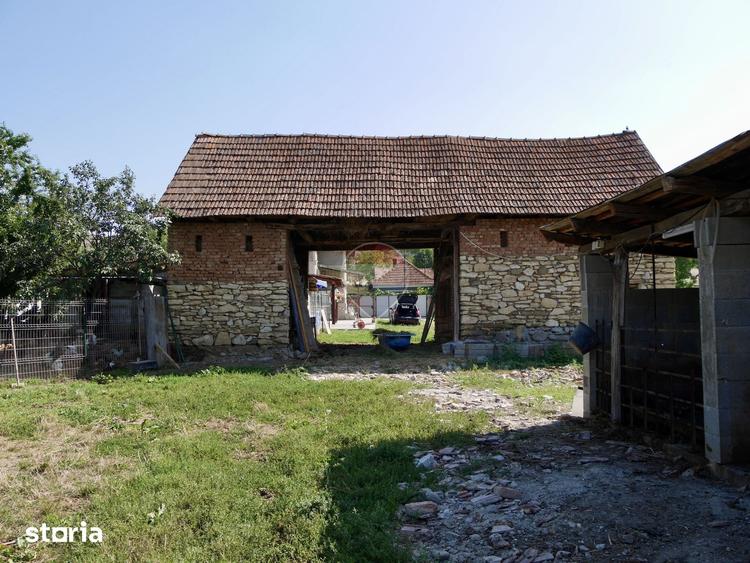 Casă cu 4 camere cu Teren 2481 Mp în Cricău
