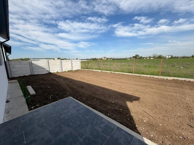 Casă individuală cu 4 camere cu Canalizare în Domnești
