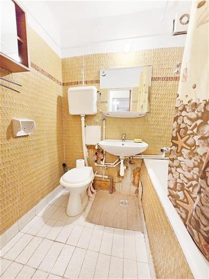 Apartament cu 4 camere decomandat în Drumul Taberei
