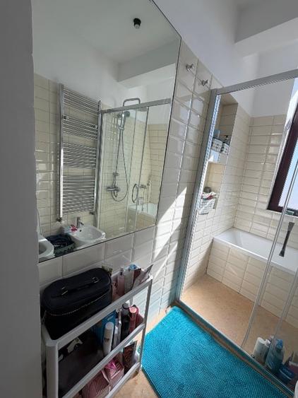 Apartament cu 3 camere decomandat, mobilat în Victoriei