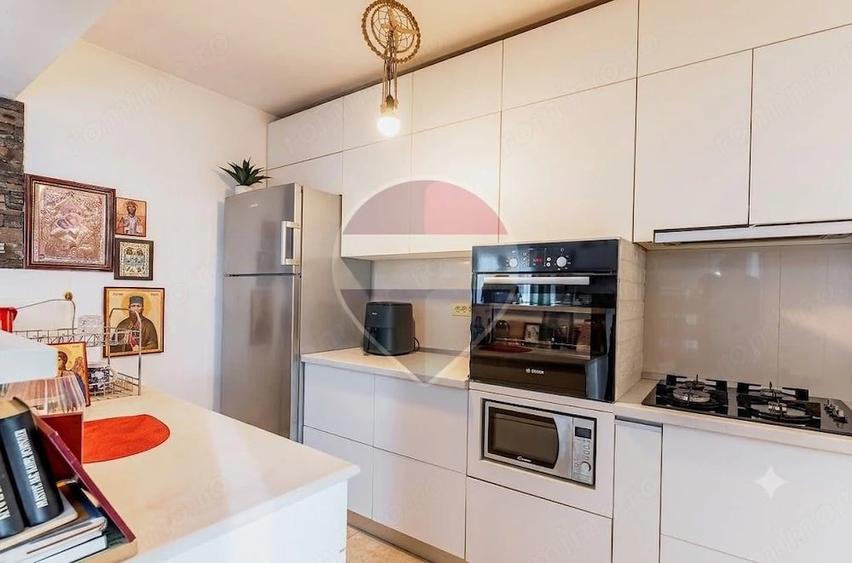 Apartament cu 5 camere decomandat în Breazu