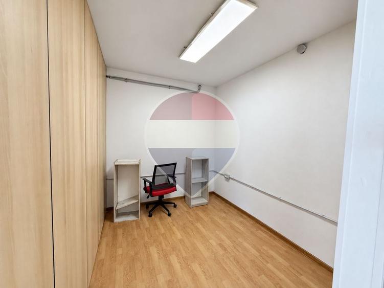 Birou, de 81.589996337891 mp, în Semicentral