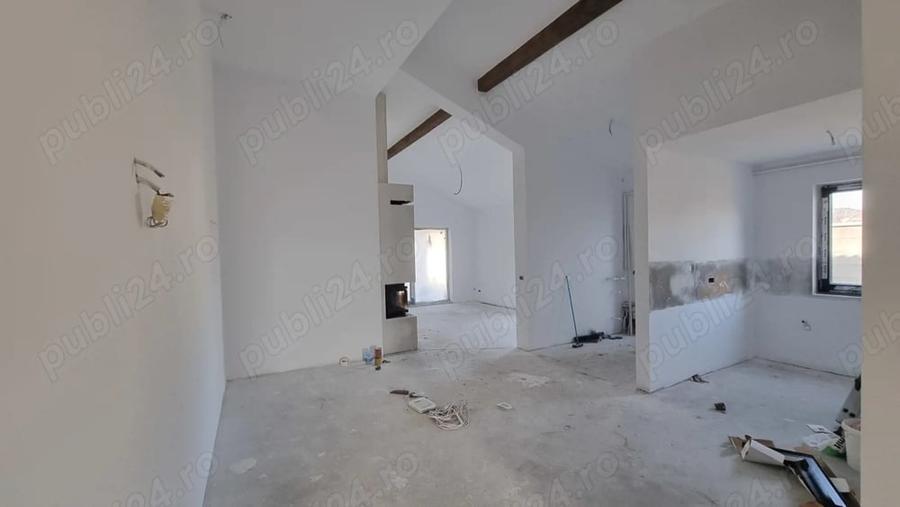 Casă cu Teren 440 Mp în Ghiroda