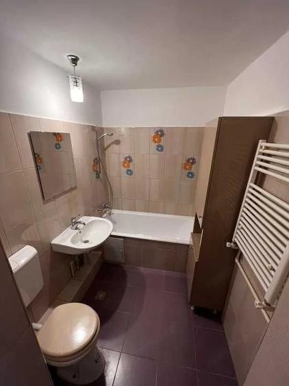 Apartament cu 3 camere decomandat în Uverturii