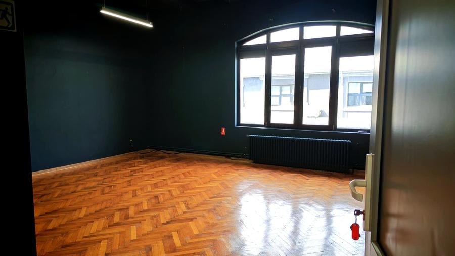 Birou, de 47.299999237061 mp, în Universitate