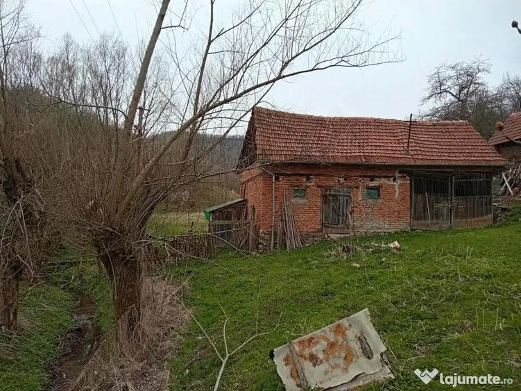 Casă cu 4 camere în Poieni (Densuș)