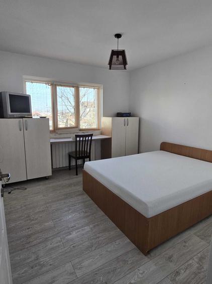 Apartament cu 4 camere semidecomandat în Exterior Vest