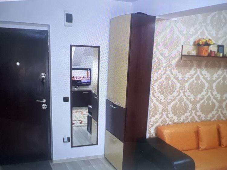 Apartament cu 3 camere decomandat în Exterior Vest