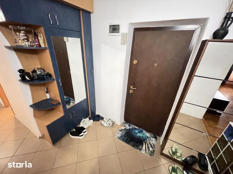 Apartament cu 3 camere decomandat în Nicolina