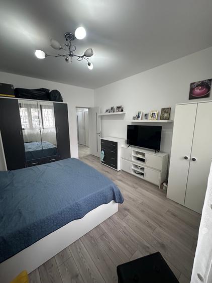 Apartament cu 3 camere decomandat în Drumul Taberei