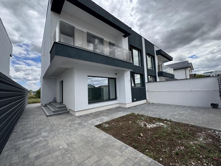 Duplex cu 4 camere cu Canalizare în Albert