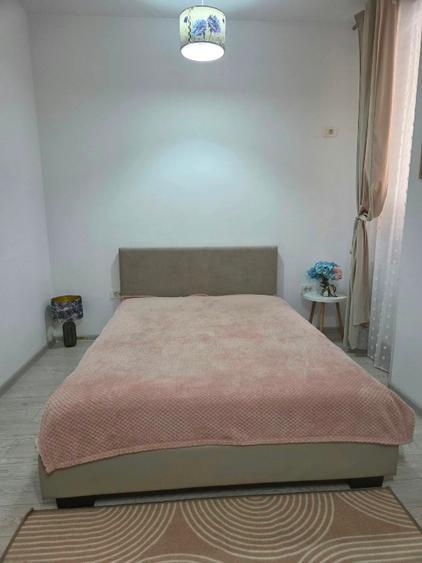Garsonieră decomandată în Roșu