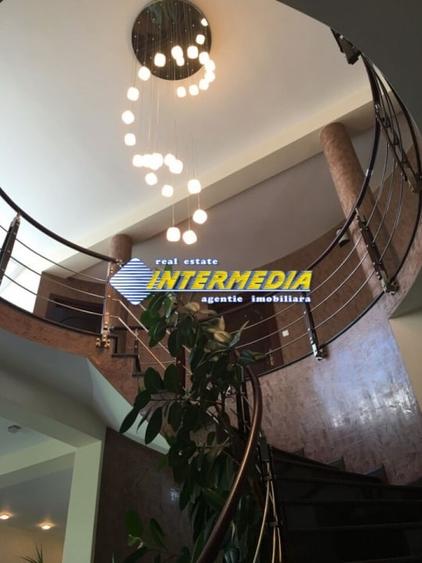 Casă individuală cu 5 camere cu Canalizare în Cetate