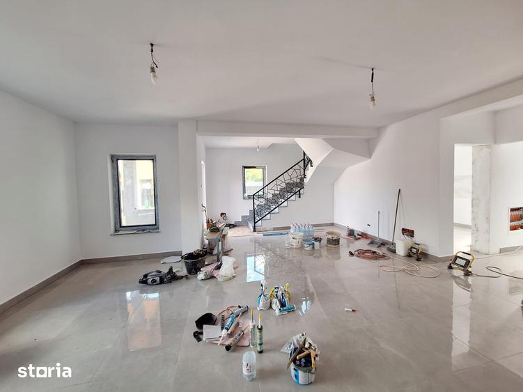 Casă cu 4 camere cu Teren 430 Mp în Republicii