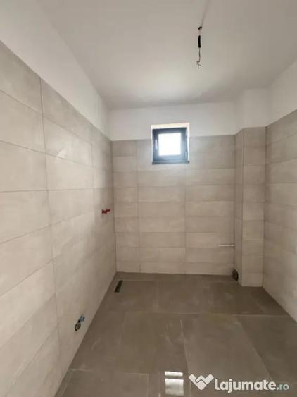 Casă cu 5 camere cu Teren 415 Mp în Central