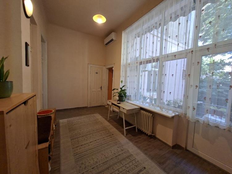 Apartament cu 4 camere circular, mobilat în P-ța Maria