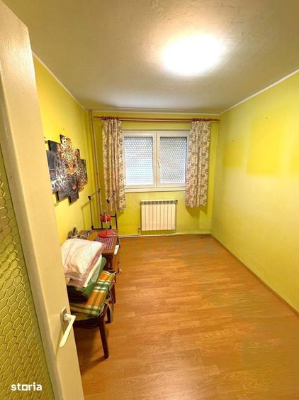 Apartament cu 3 camere decomandat în Sud