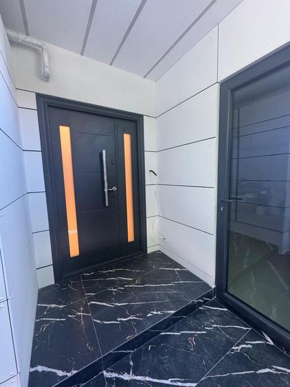 Casă individuală cu 9 camere cu Canalizare în P-ța Muncii