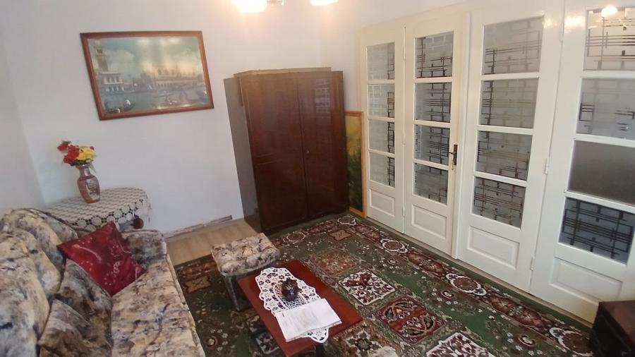 Apartament cu 4 camere semidecomandat în Vest
