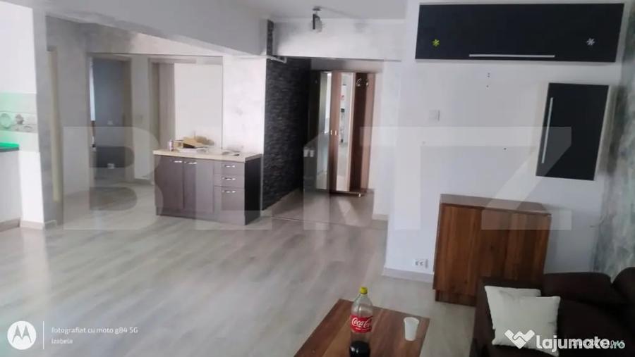 Apartament cu 4 camere semidecomandat în Central