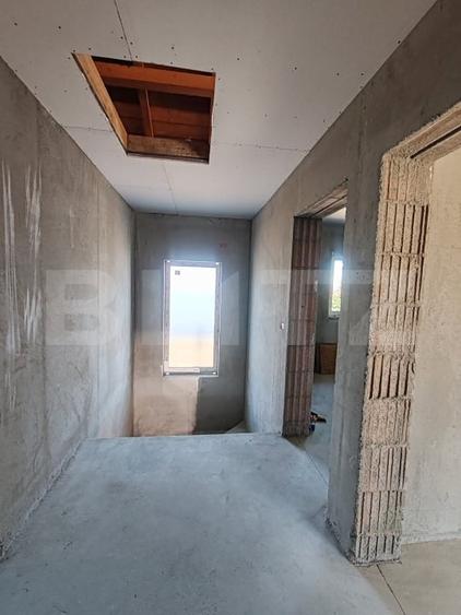 Duplex cu 4 camere cu Canalizare în Periferie