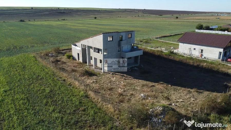 Casă cu 2 camere cu Teren 1500 Mp în Munteni