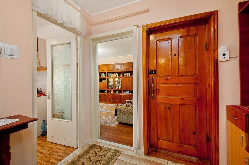 Apartament cu 2 camere decomandat, mobilat în