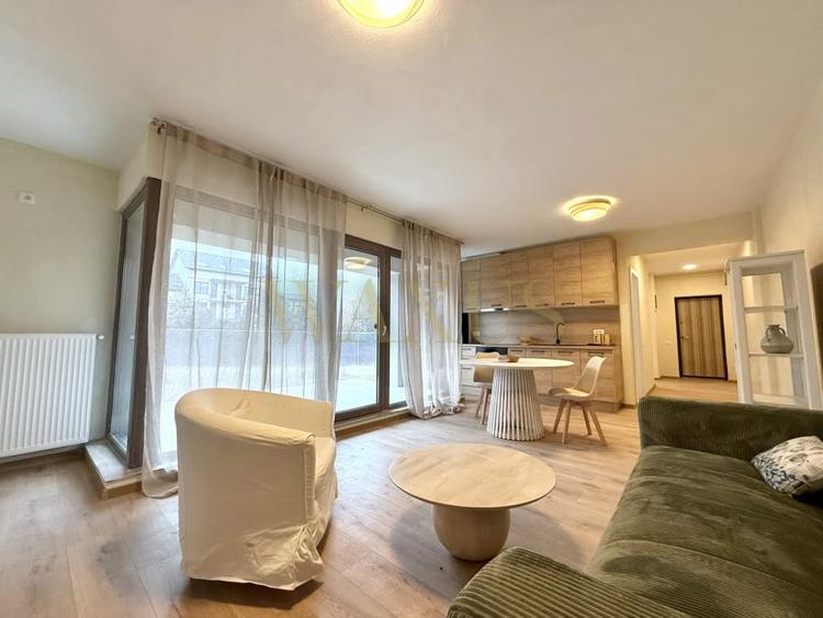 Apartament cu 3 camere semidecomandat, mobilat în Borhanci