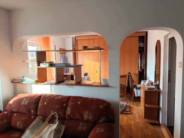 Apartament cu 4 camere decomandat în Banu Manta