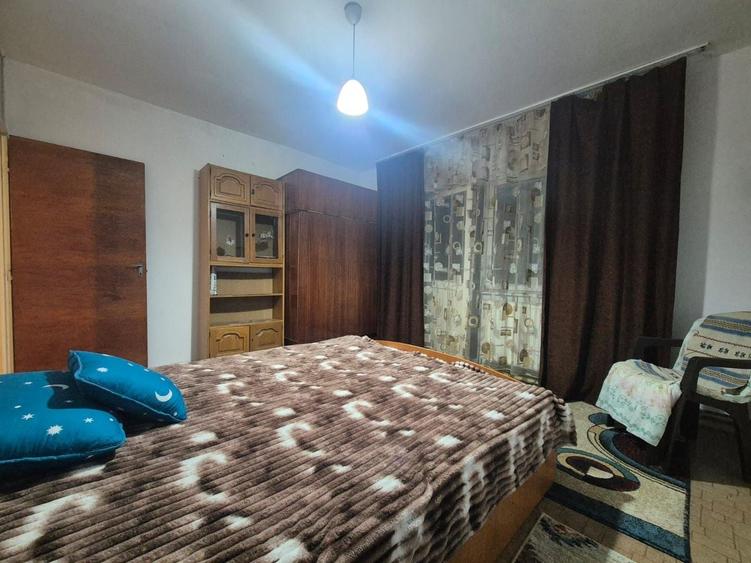 Apartament cu 3 camere decomandat în Astra