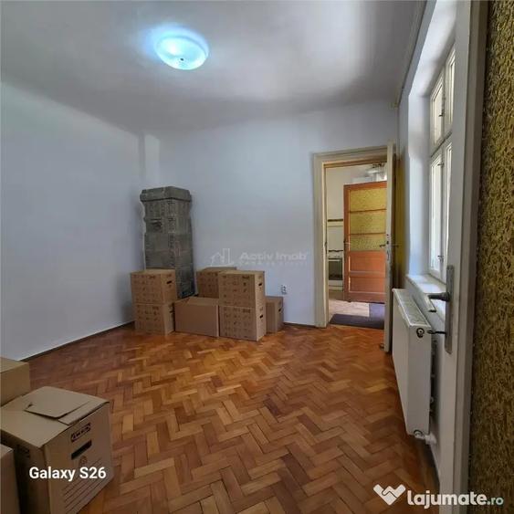 Apartament cu 3 camere semidecomandat în Armeneasca