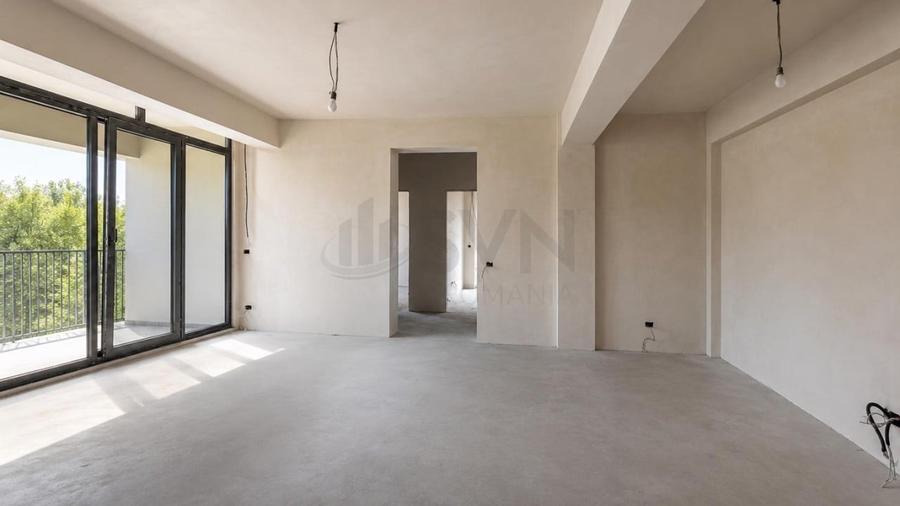 Apartament cu 3 camere semidecomandat în Ștefan cel Mare