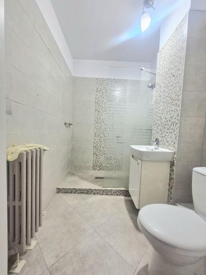 Apartament cu 3 camere decomandat în Tineretului