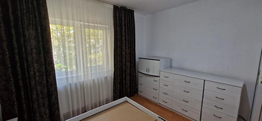 Apartament cu 3 camere decomandat în Mărăcineni