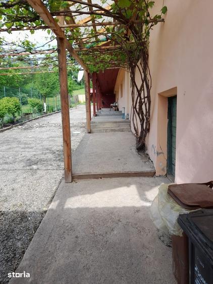 Casă cu 5 camere cu Teren 2037 Mp în Chirpăr