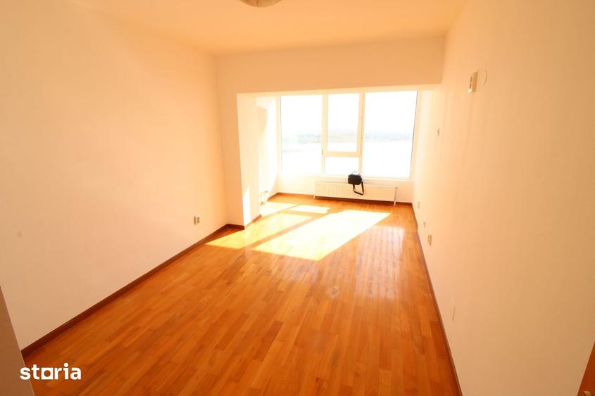 Apartament cu 3 camere decomandat în Faleză