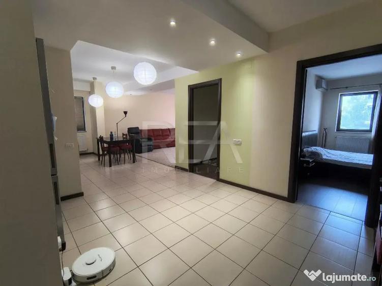 Apartament cu 3 camere semidecomandat în Pajura