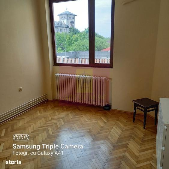 Apartament cu 4 camere în Mitropolie