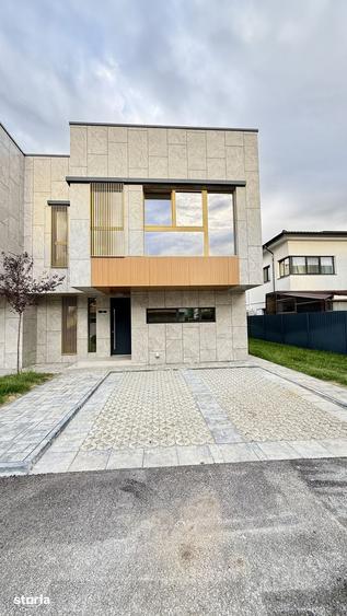 Casă cu 4 camere cu Teren 250 Mp în Central