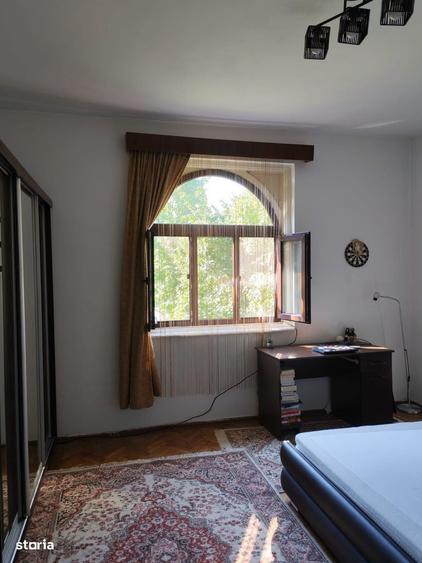 Casă cu 4 camere în Central