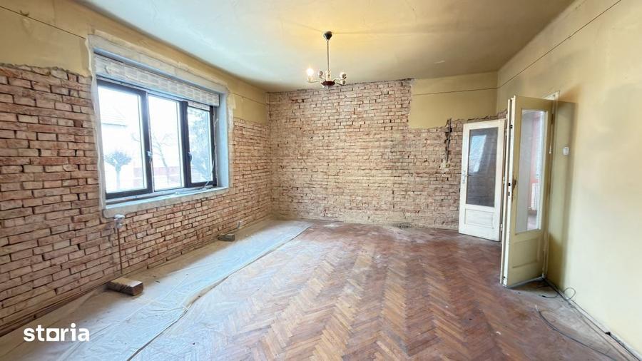 Casă cu 4 camere cu Teren 546 Mp în Central