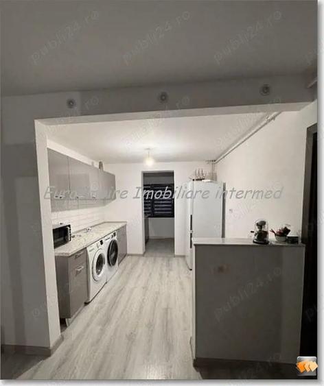 Apartament cu 2 camere decomandat în Far