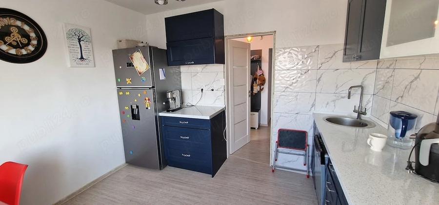 Apartament cu 3 camere decomandat în Cantacuzino