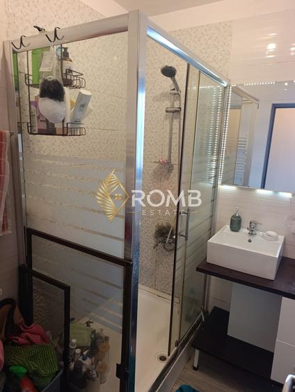 Apartament cu 3 camere decomandat în Florești