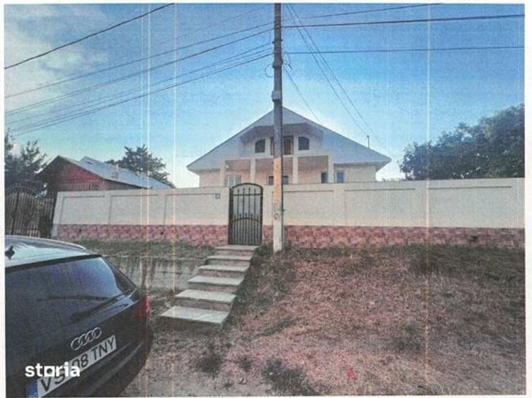 Casă cu 4 camere cu Teren 1676 Mp în Pădureni