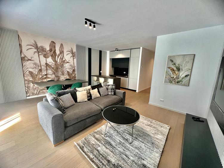 Apartament cu 3 camere decomandat în Băneasa