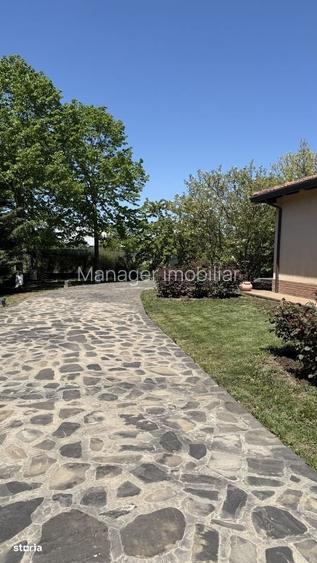 Casa rezidentiala cu piscina si garaj, 7 camere